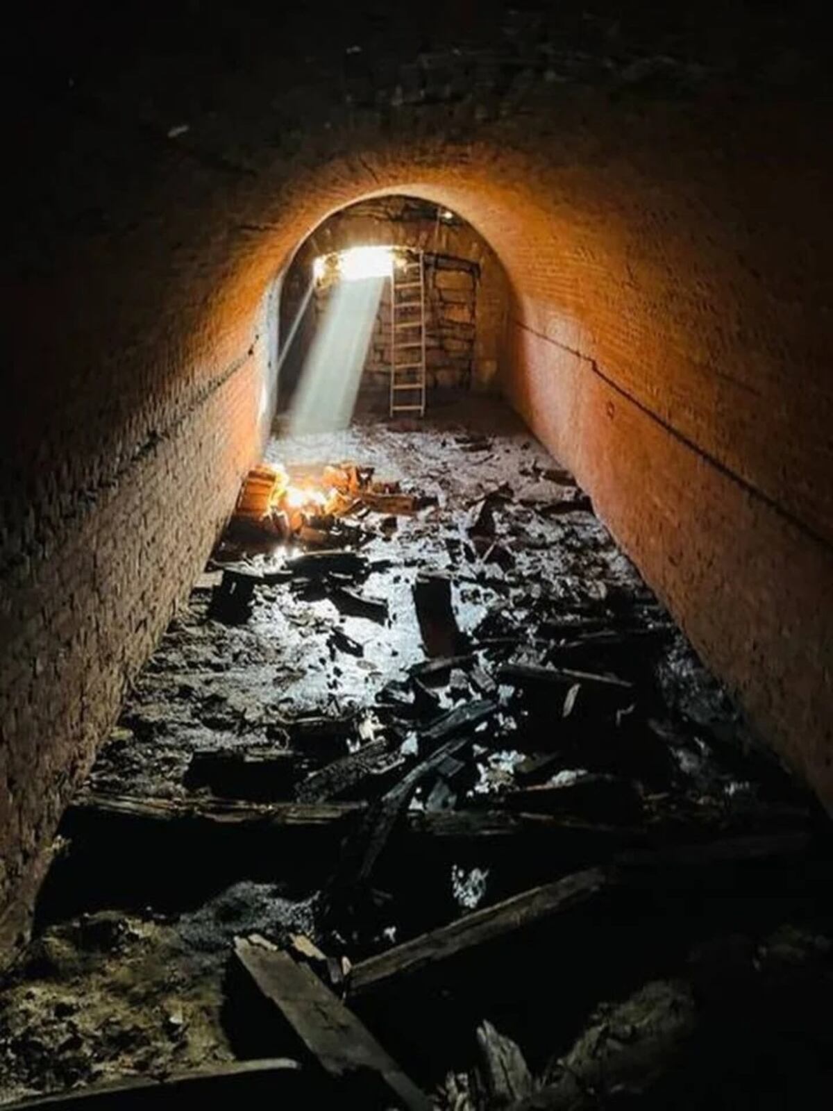 Túnel. El dueño de la casa sigue sorprendido por el hallazgo. (The Alton Telegraph)