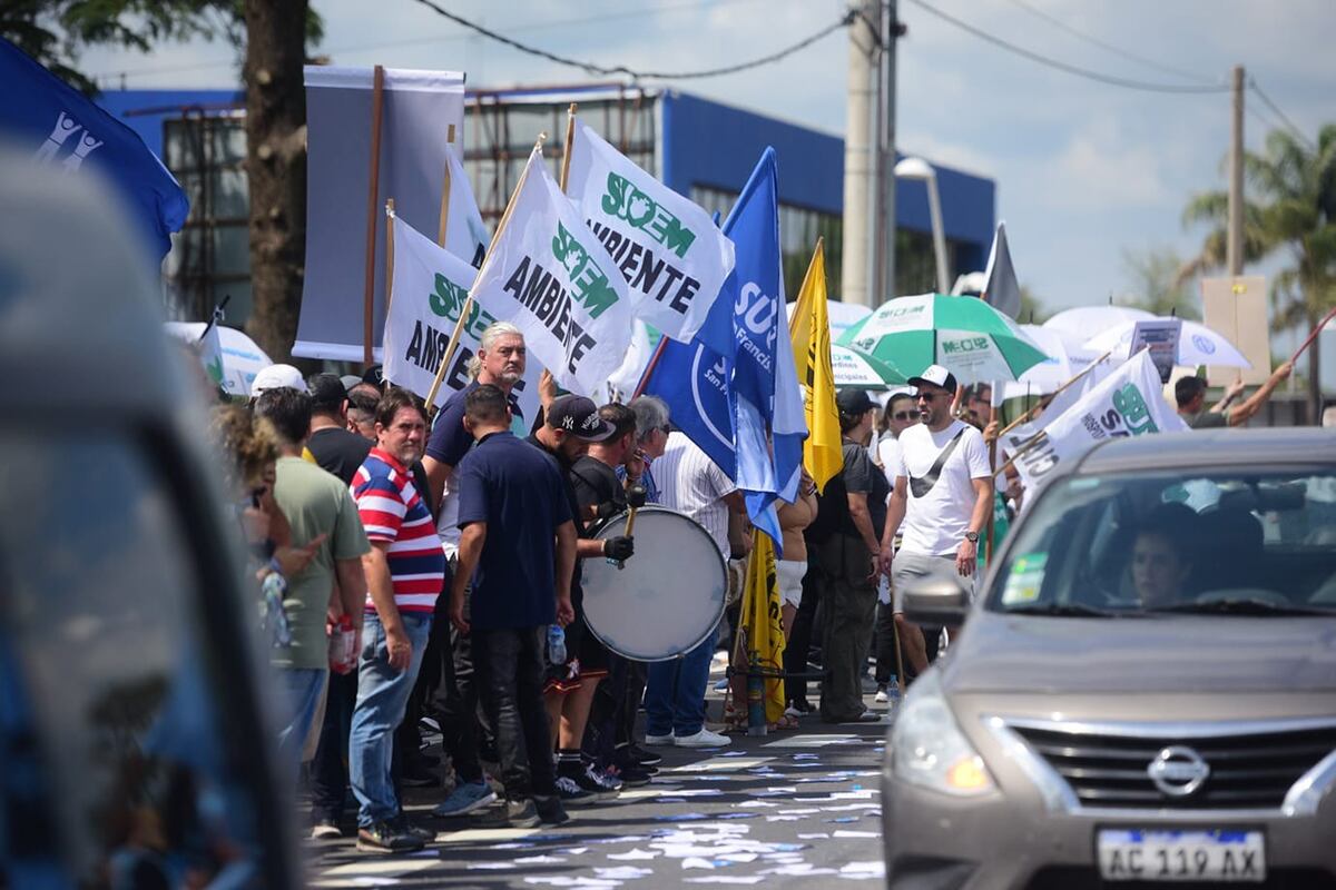 Protesta en el acceso a Jesús María, ruta 9 Norte. 
Los gremios estatales que aportan a la Caja de Jubilaciones realizarán de manera sorpresiva la segunda protesta por la aplicación de la nueva Ley Jubilatoria que aplica un fuerte ajuste a activos y pasivos.
Foto: José Hernández / La Voz