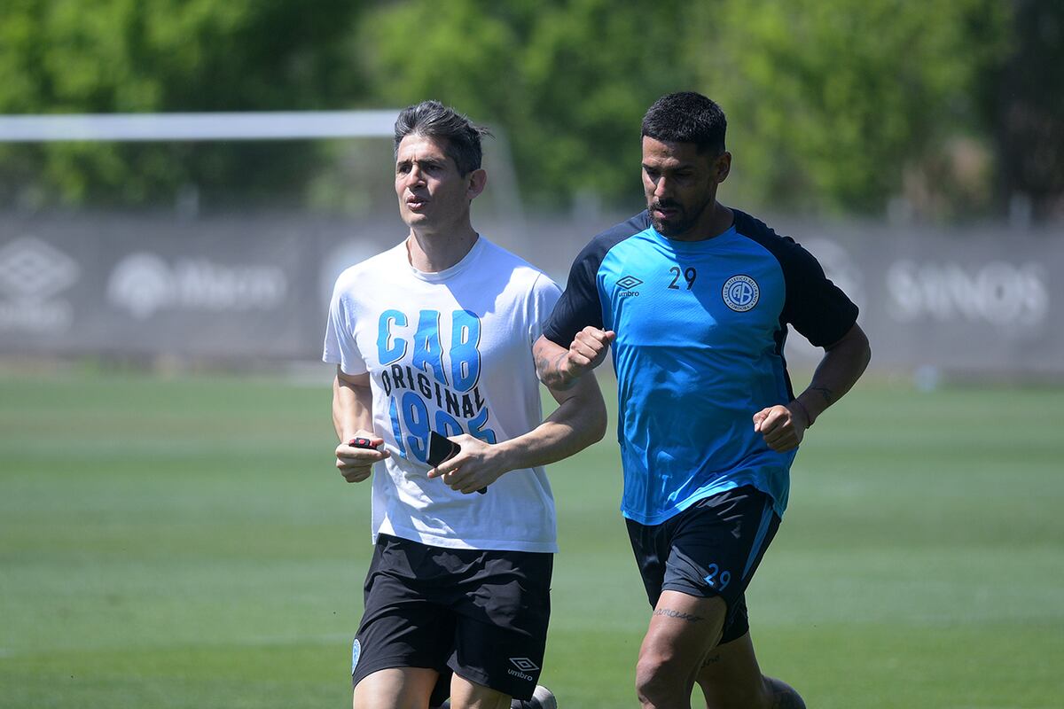 Franco Jara en la práctica abierta de Belgrano que se prepara para visitar a Boca el próximo sábado. (José Gabriel Hernández / La Voz)
