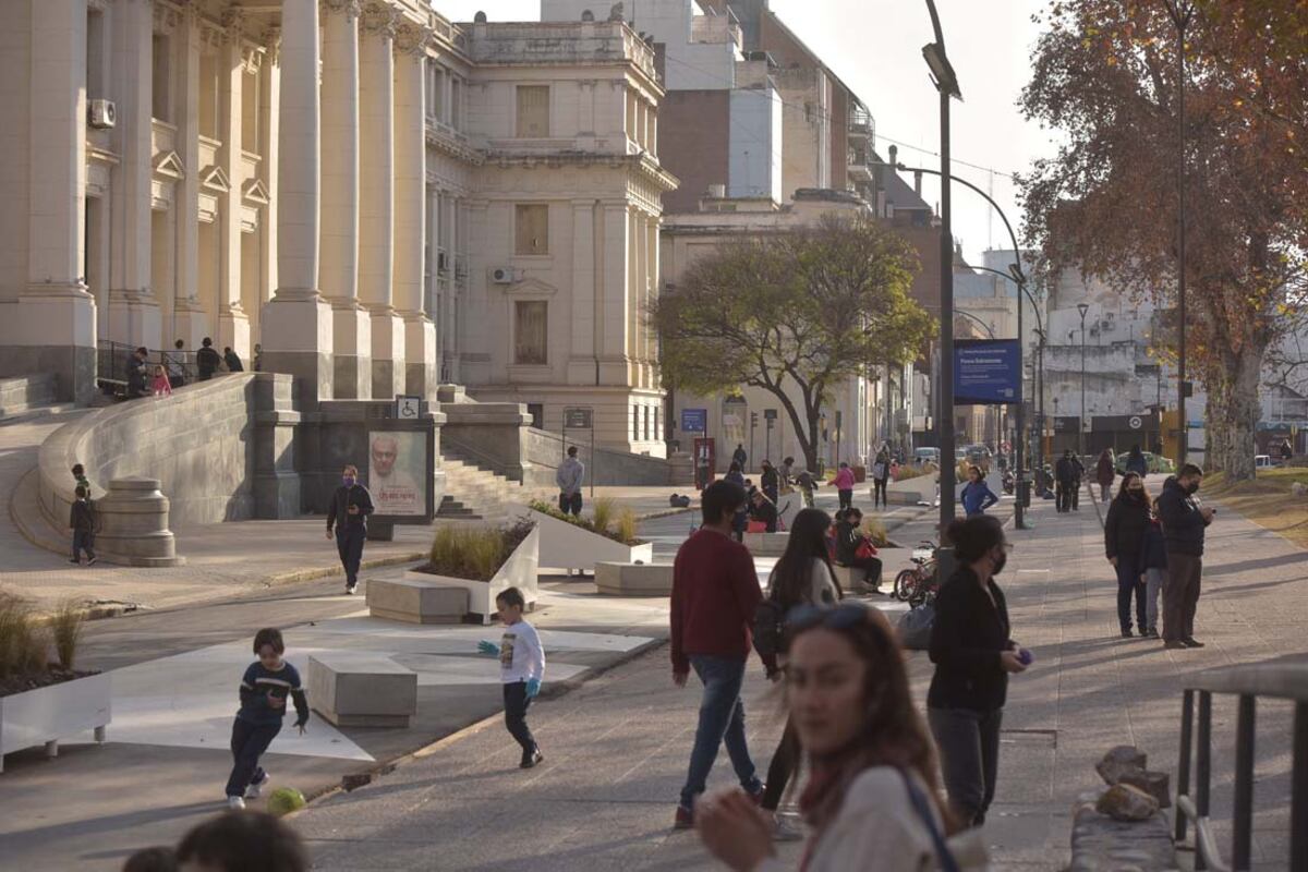 La supermanzana de calle Caseros es un éxito en Córdoba. (Facundo Luque / La Voz)