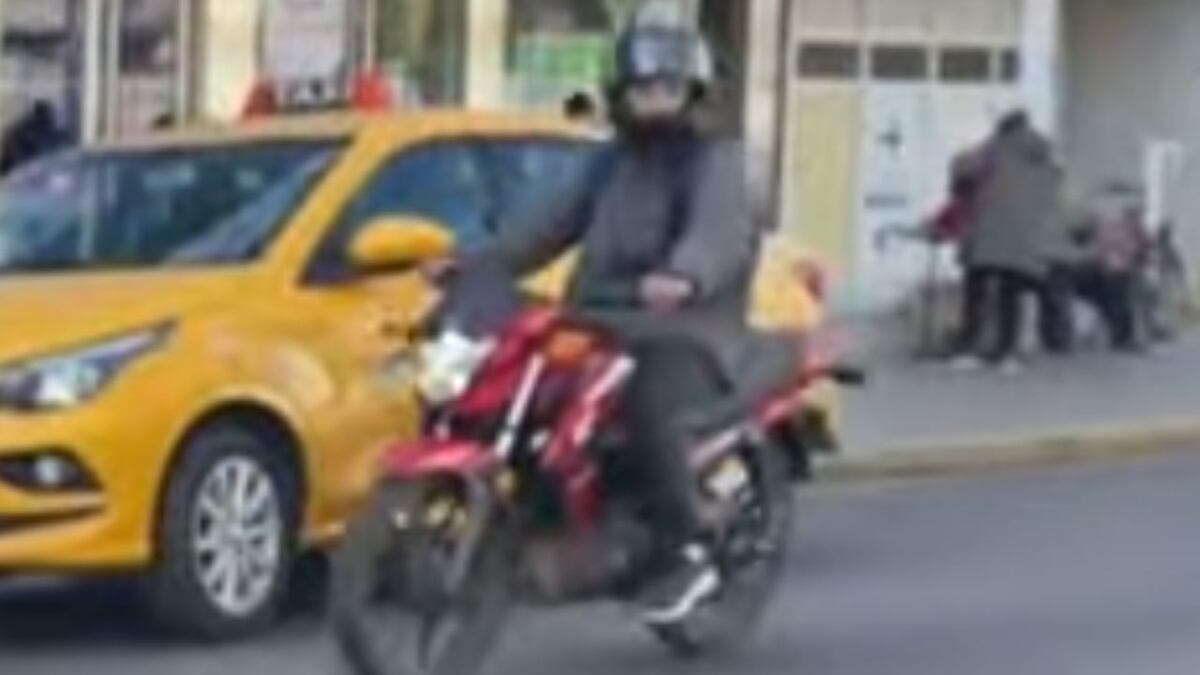 Intentaron robarle a dos periodistas en vivo en Carlos Paz. (Captura)