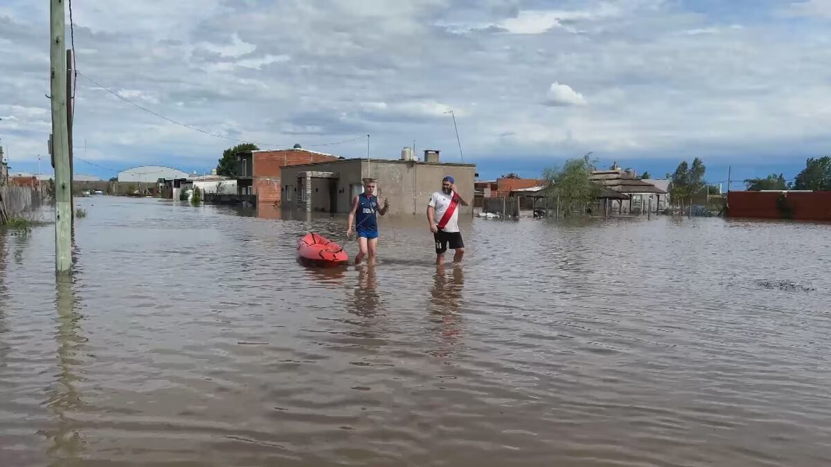 El testimonio de un vecino que tuvo que evacuar en Zárate por el temporal: Es la cuarta vez que pasa esto (TN)