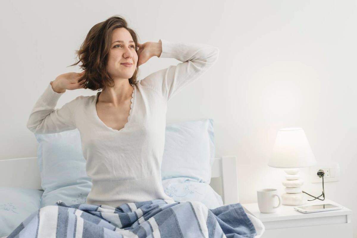Dormir bien no solo mejora la calidad de vida, sino que también puede contribuir a una longevidad más saludable. (Freepik)