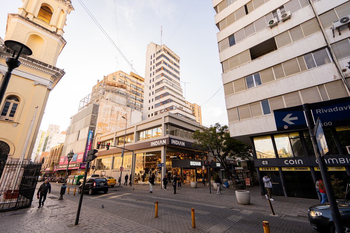 Local de Indian, cadena uruguaya, en la Peatonal de Córdoba: Rivera Indarte y 25 de Mayo.