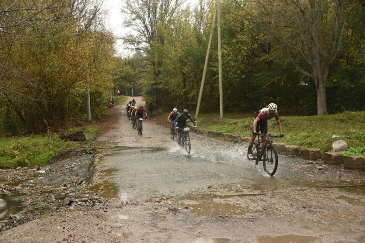 Desafío Río Pinto, día2. La competencia más convocante de MTB a nivel continental, con una inscripción de 5500 participantes, un récord histórico. (La Voz)