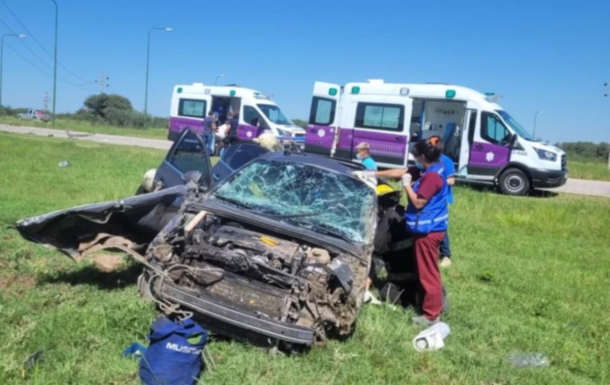 Villa Mercedes. Así quedó el auto tras el impacto.