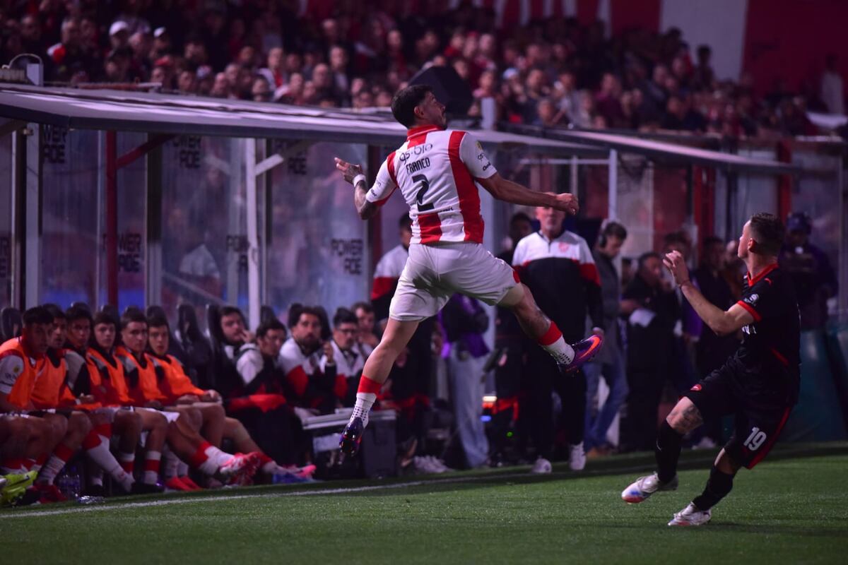 Instituto en su partido ante Independiente. (Nicolás Bravo / La Voz).