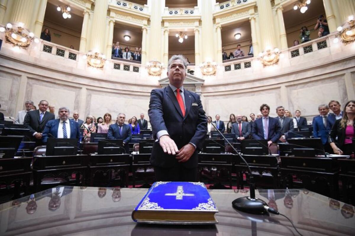Emilio Viramonte Otero al jurar como Secretario Administrativo del Senado de la Nación (Senado).