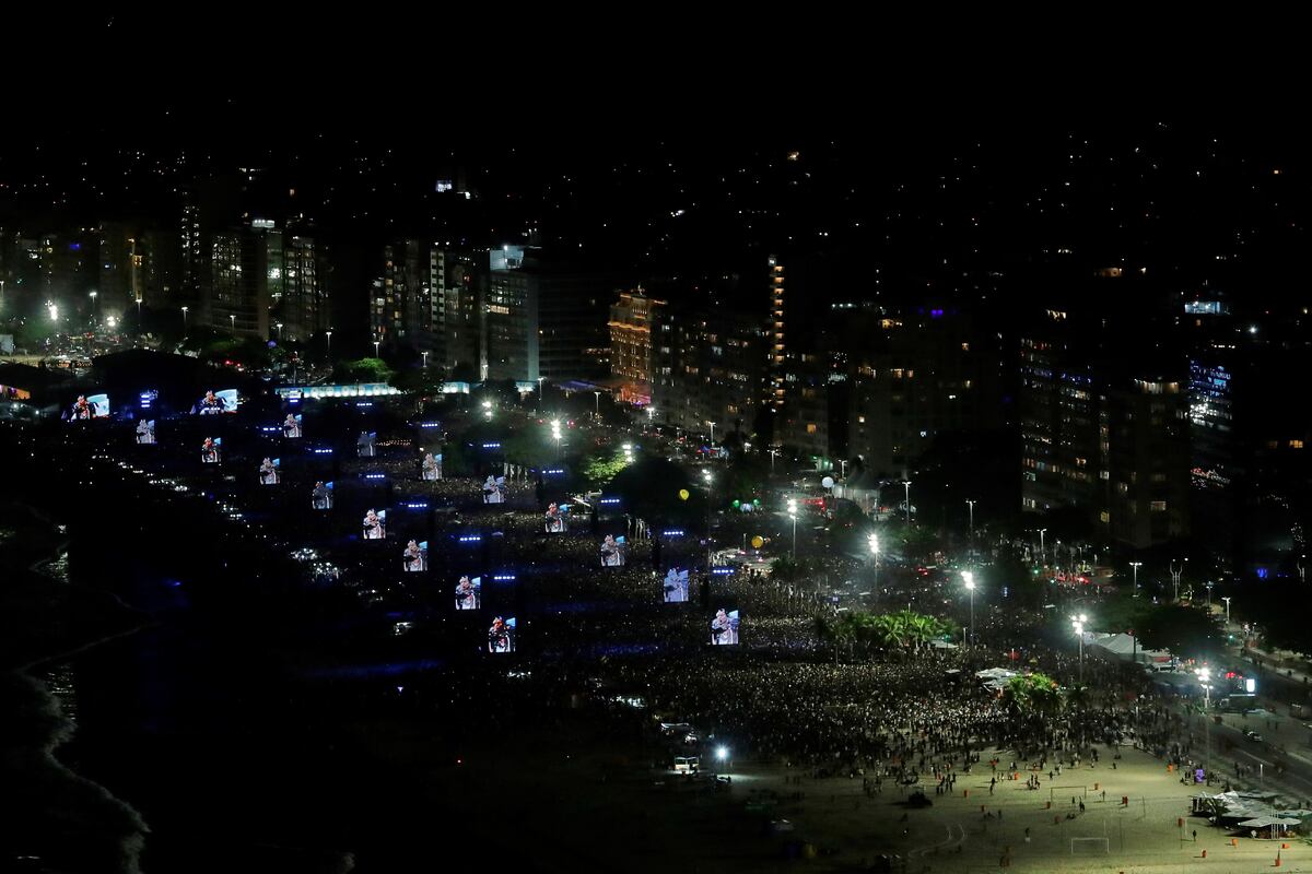 En fotos: el show gratuito de Lady Gaga en Copacabana, in Rio de Janeiro. 3 de mayo de 2025. (AP / Bruna Prado)