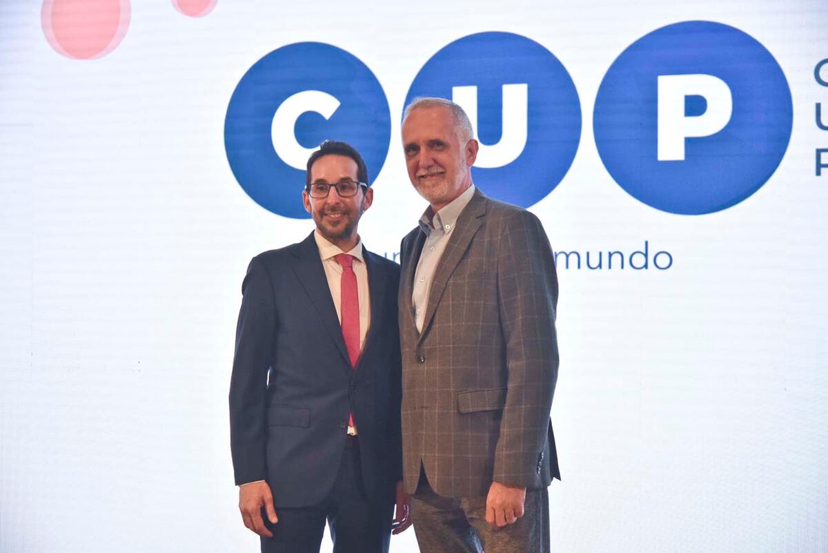 Carlos Jornet, director de La Voz, junto a José Pérez Gaudio del CUP. (Facundo Luque / La Voz)