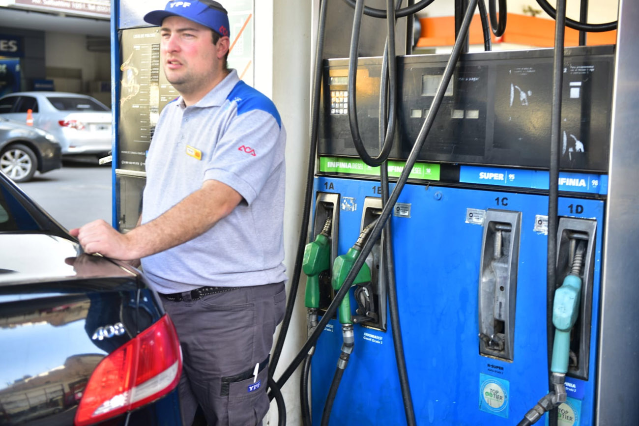 Nuevo precio de los combustibles. (José Gabriel Hernández / La Voz)