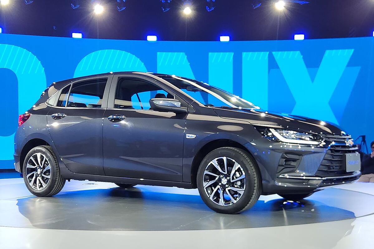 Los precios de lanzamiento de Onix y Onix Plus parten en los $ 25.560.900 (Onix LT manual) y ascienden hasta los $ 30.912.900 (Onix Plus Premier).