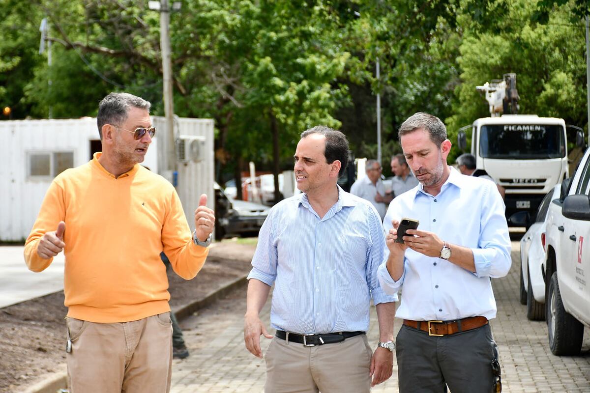 El intendente Juan Manuel Llamosas supervisó el avance de las obras.
