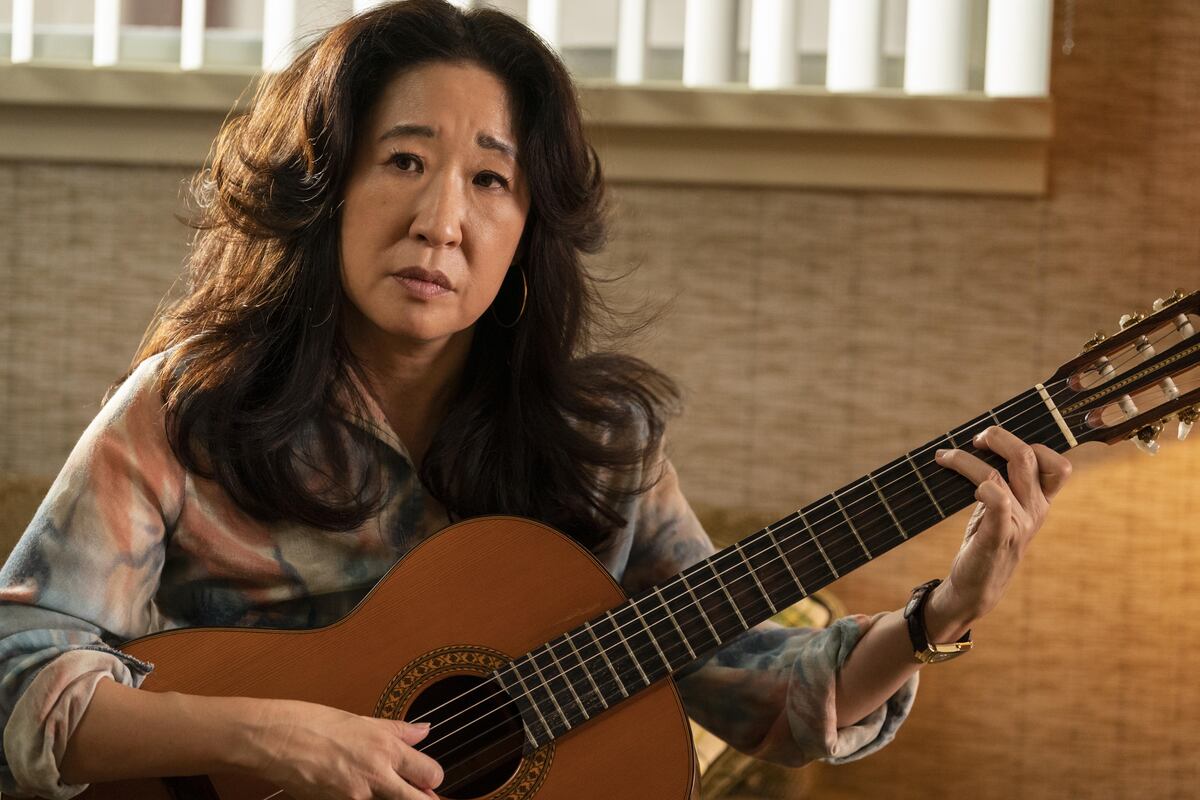 El personaje de Sandra Oh en "El simpatizante" es el vértice de un triángulo amoroso. (Max)