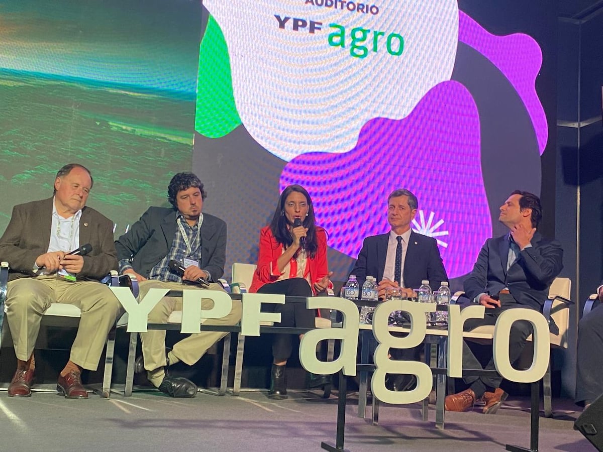Panel sobre el Cálculo de huella de carbono para cultivos para la empresa Bayer.