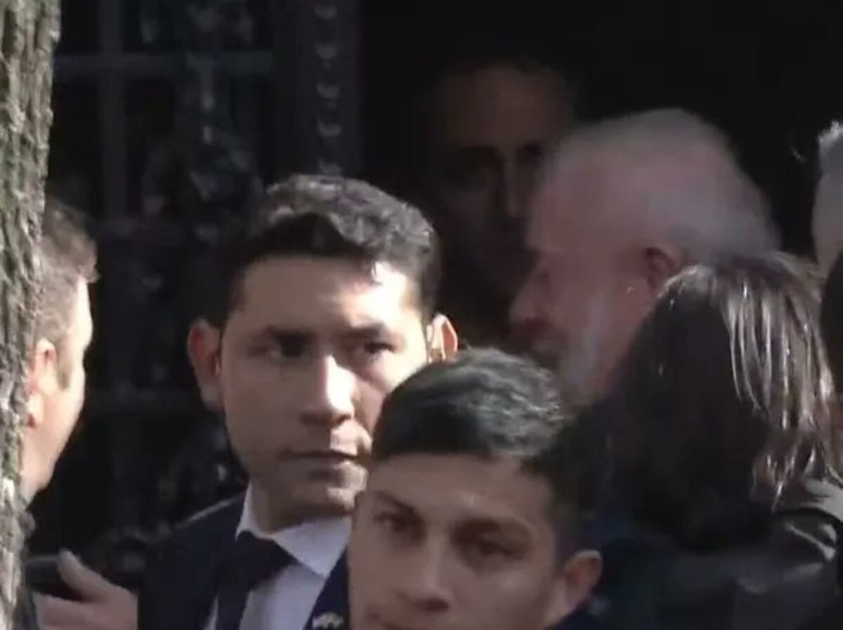 Lula llegó a la casa de Cristina para mantener la reunión autorizada por la Justicia.