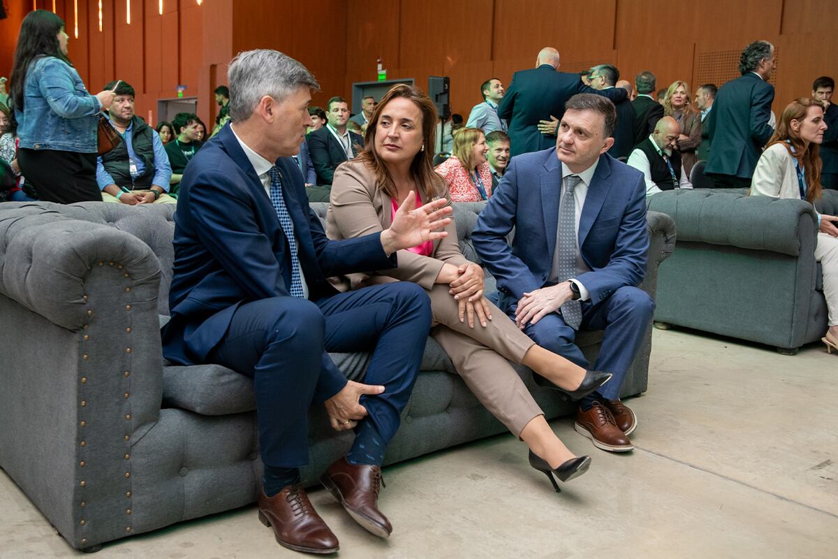 El intendente Daniel Passerini, la vicegobernadora Myrian Prunotto y el presidente de Córdoba Clúster, Mariano Surghy, durante el Córdoba Tech Week 2025.