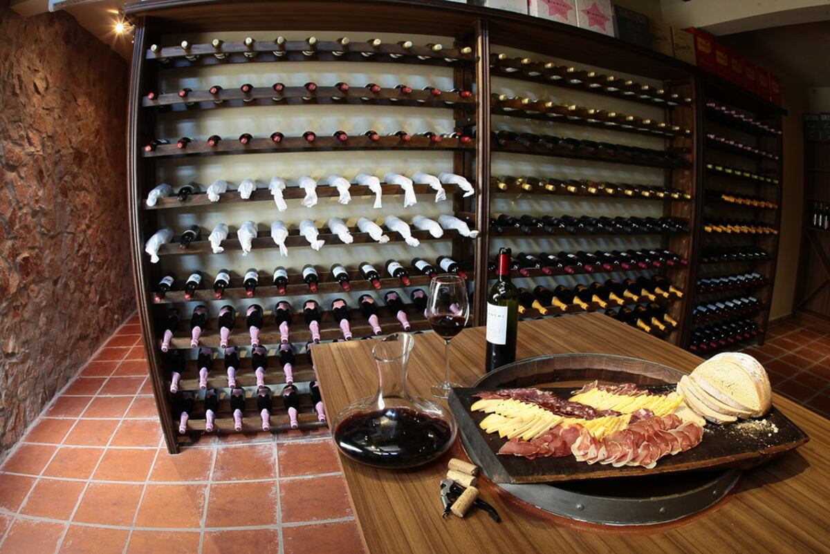 Nuestra cava, excelencia y calidad en vinos / Nawan Resort Serrano