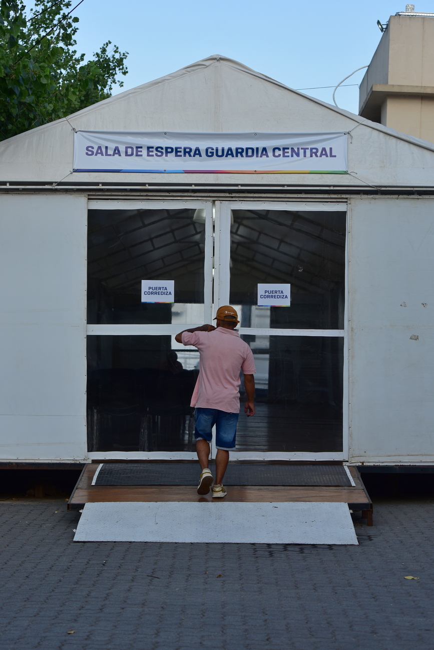 Montan modular en el Rawson por dengue. (César Heredia / La Voz)
