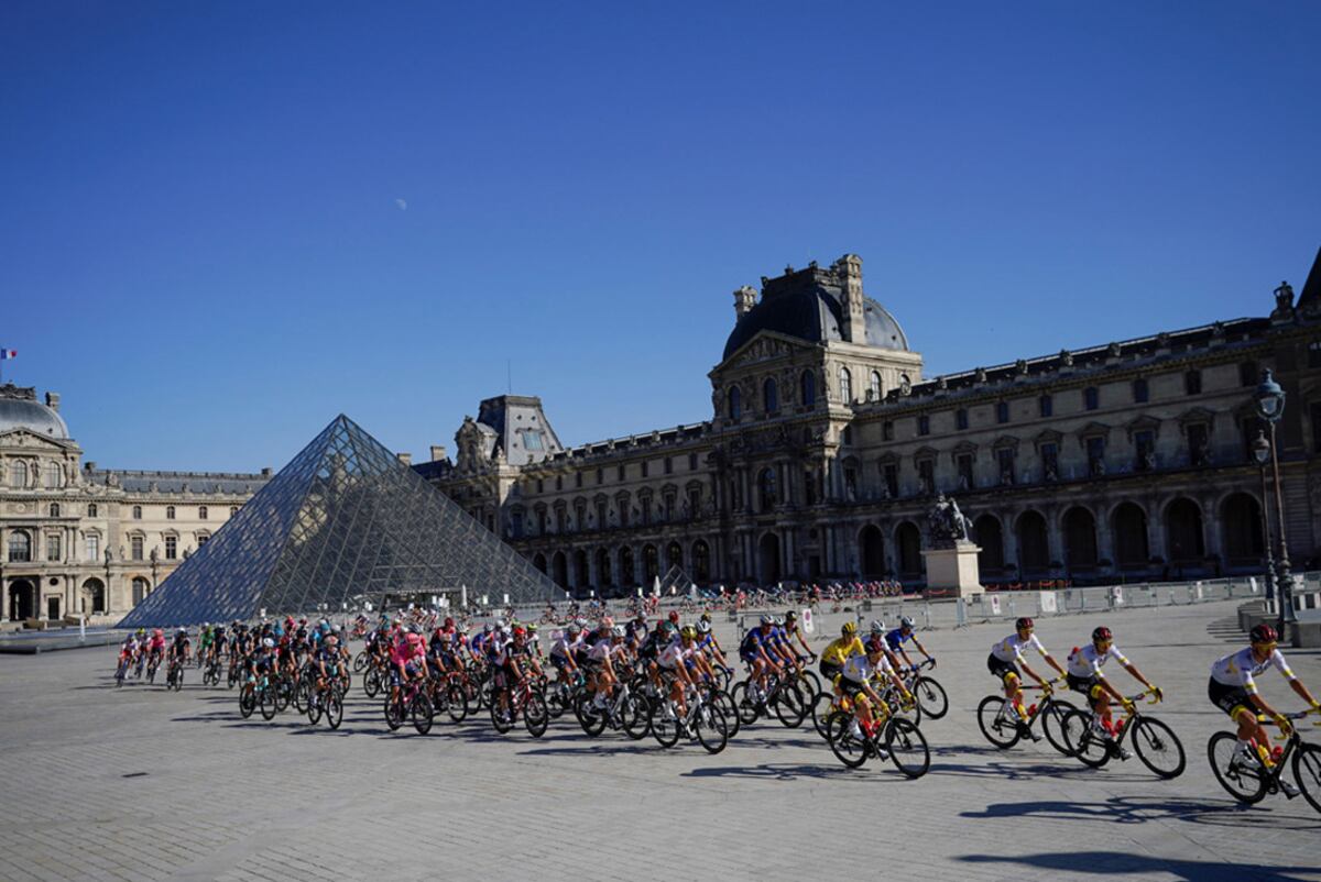 La etapa final, en París, una postal. (AP)