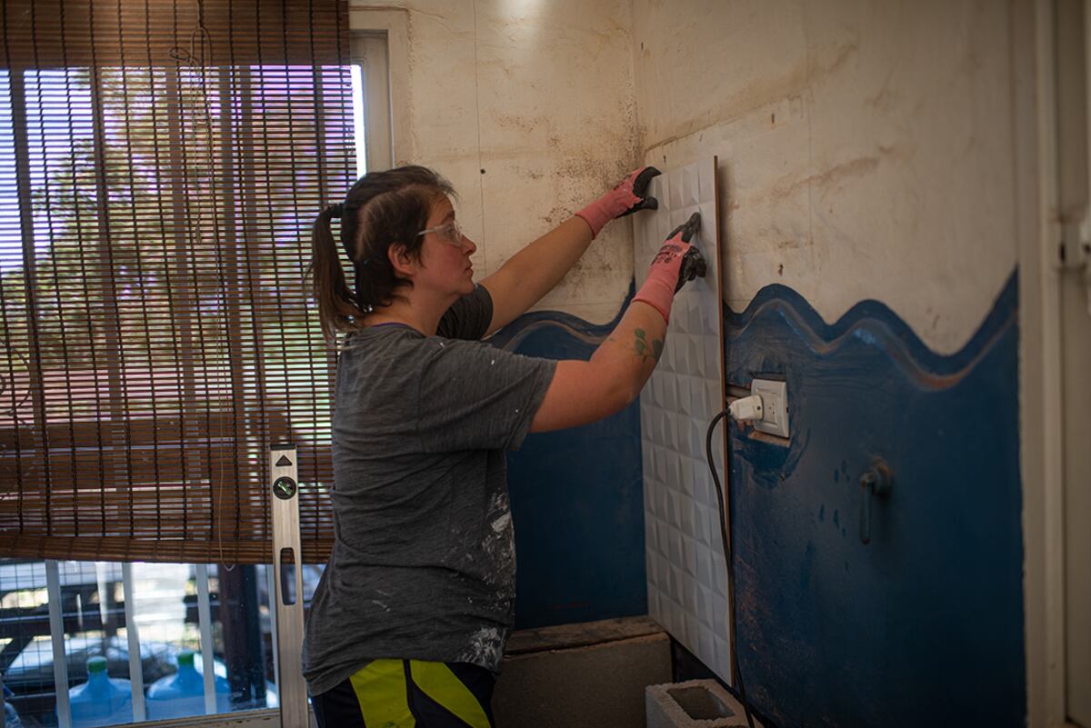Mujeres en obras: son de Sierras Chicas y vieron una salida laboral ante la crisis (Pedro Castillo)