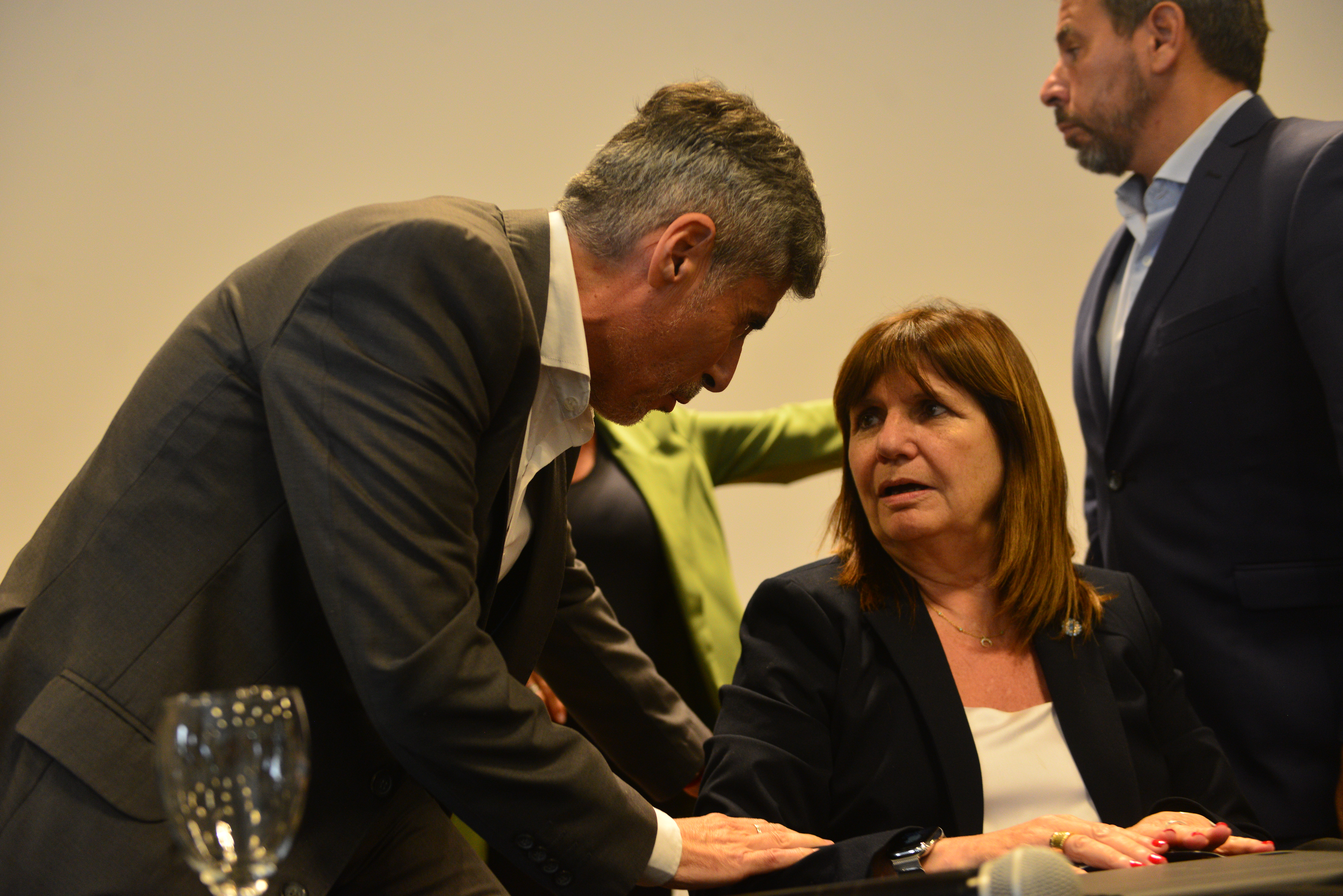 Juan Pablo Quinteros, ministro de Seguridad de Córdoba, y Patricia Bullrich, ministra de Seguridad de la Nación. (La Voz)