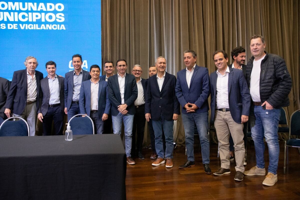 Decisión. Luego del acto con los intendentes, el ministro Julián López ratificó la postura del gobernador Schiaretti en la discusión por la "re-re".