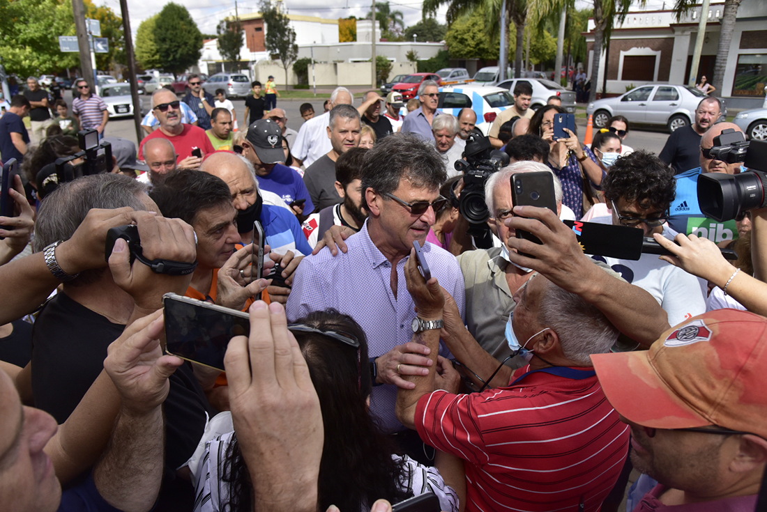 Caravana en homenaje a Mario Alberto Kempes en Bell Ville