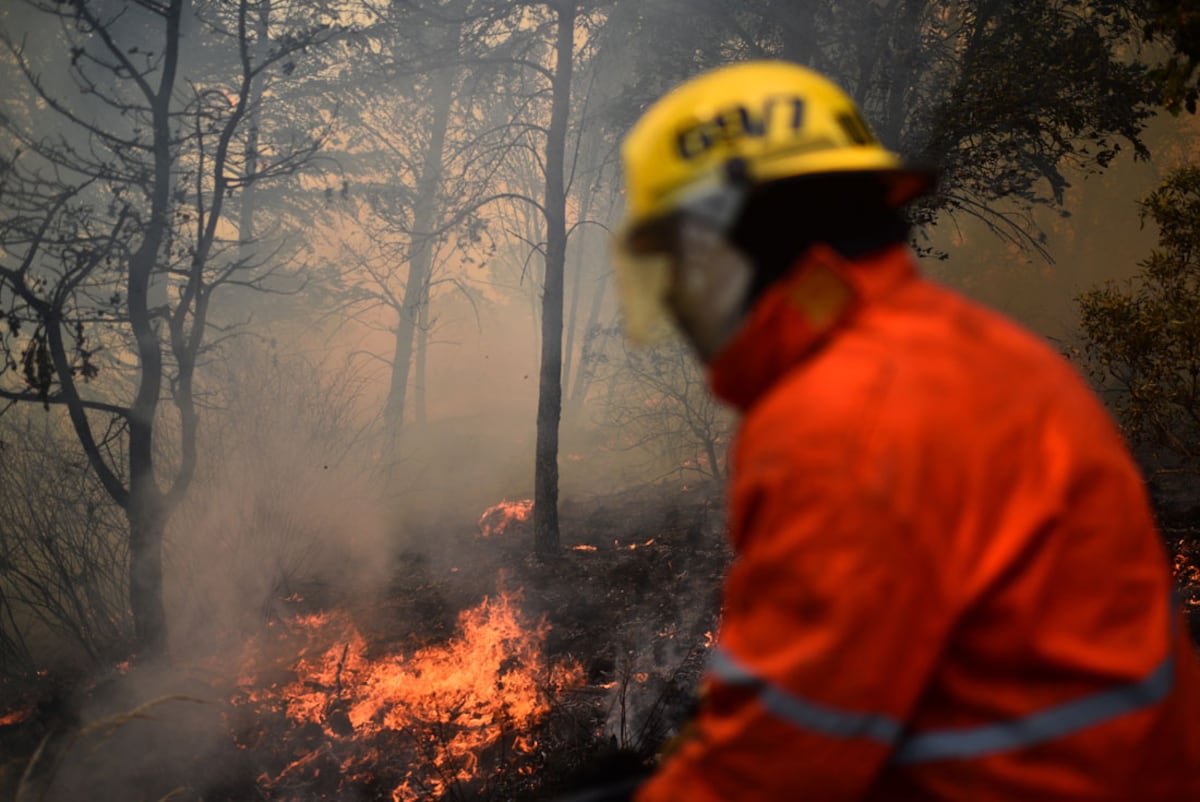 Los bomberos trabajan en incendios desde hace días. (Pedro Castillo)