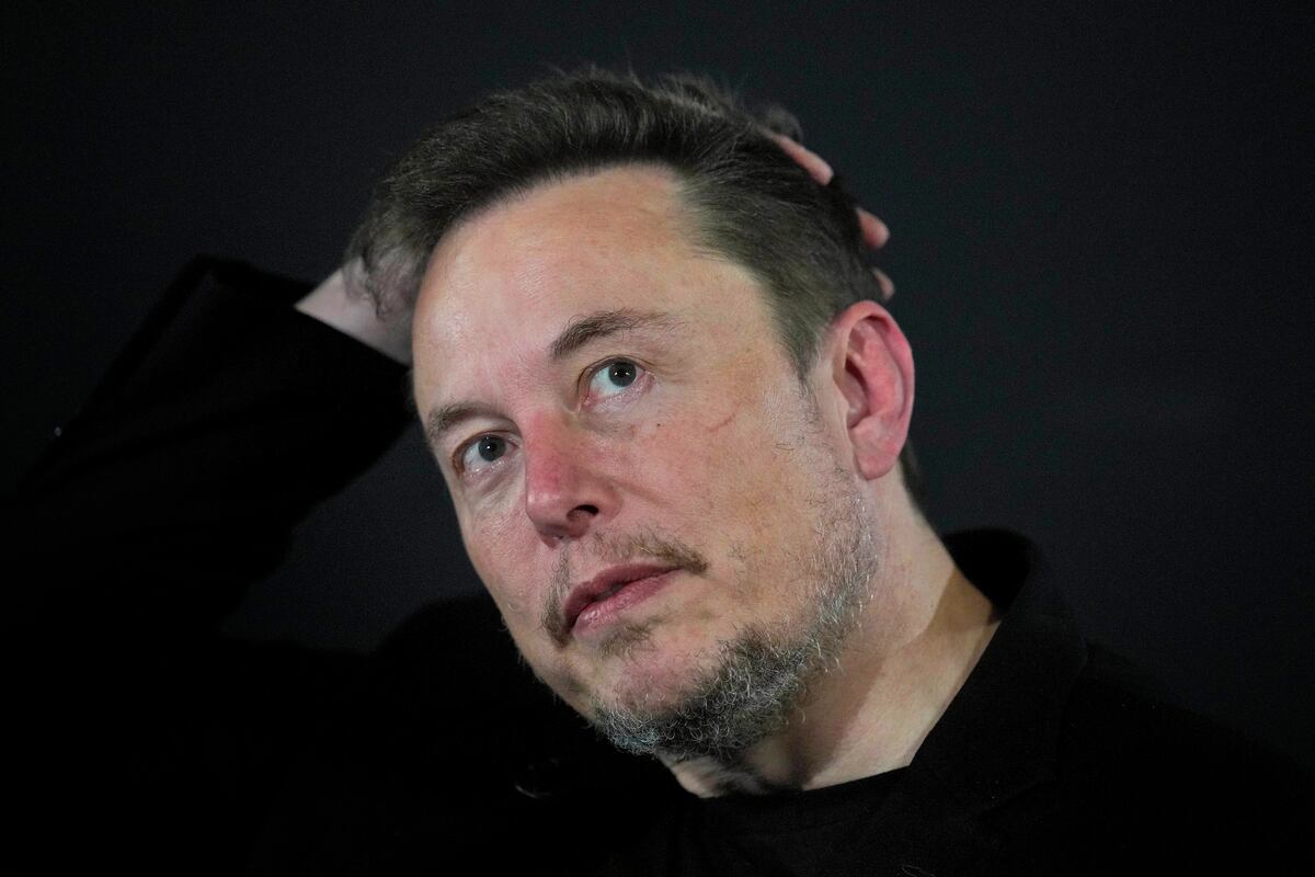 ARCHIVO - Elon Musk se presenta en un evento con el primer ministro británico Rishi Sunak en Londres, el 2 de noviembre de 2023. (AP Foto/Kirsty Wigglesworth, Pool, Archivo)