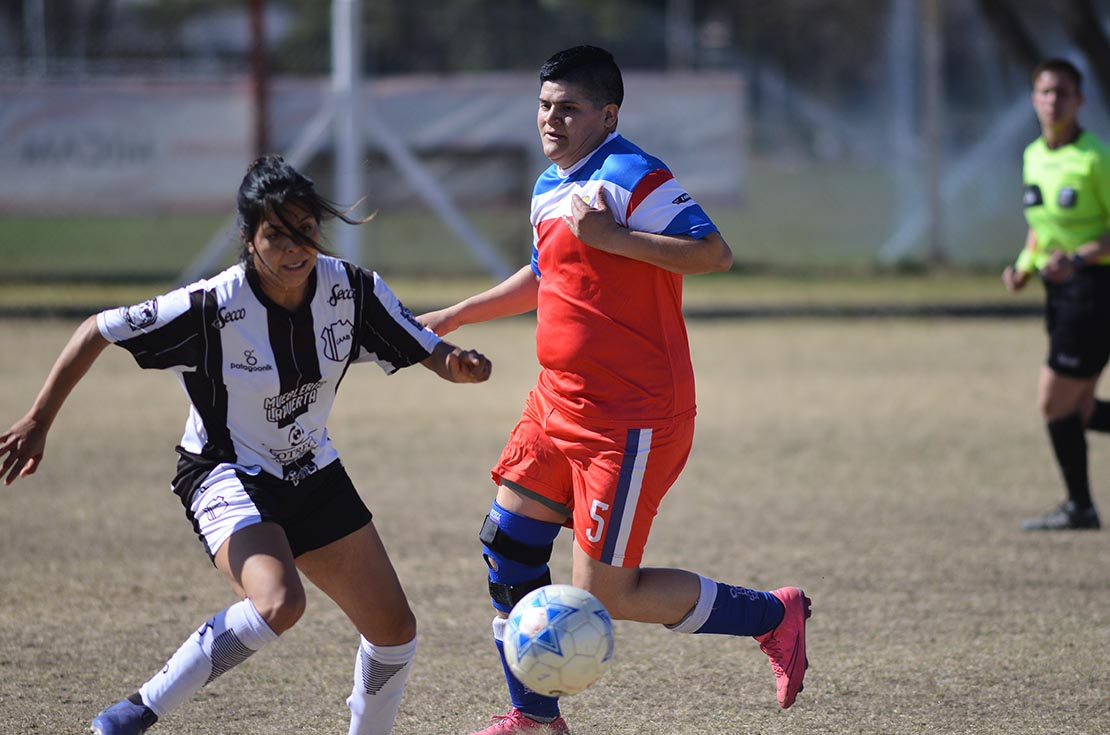 La vuelta del fútbol femenino en Córdoba. (José Gabriel Hernández)