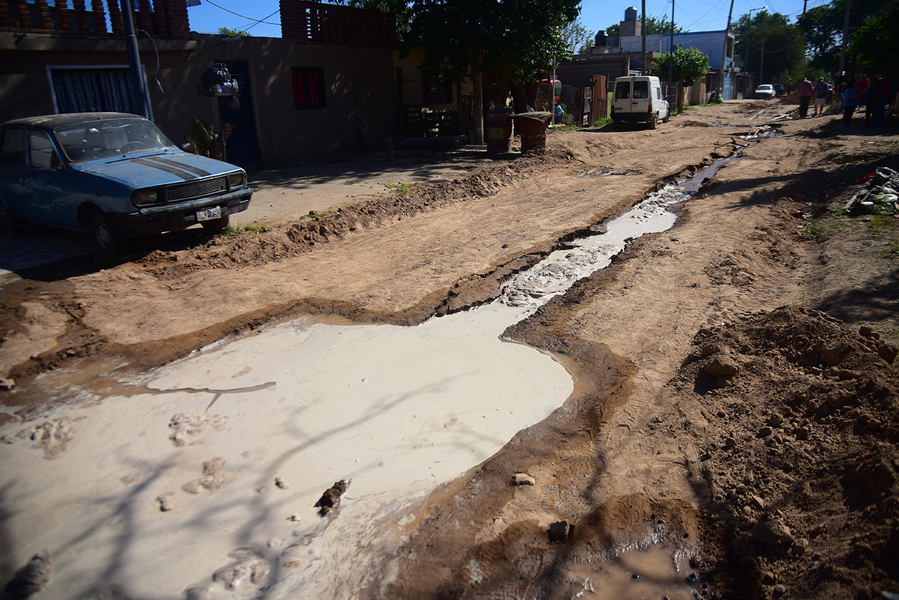 Calles intransitables en barrio Parque Liceo Tercera Sección. (Pedro Castillo / La Voz)