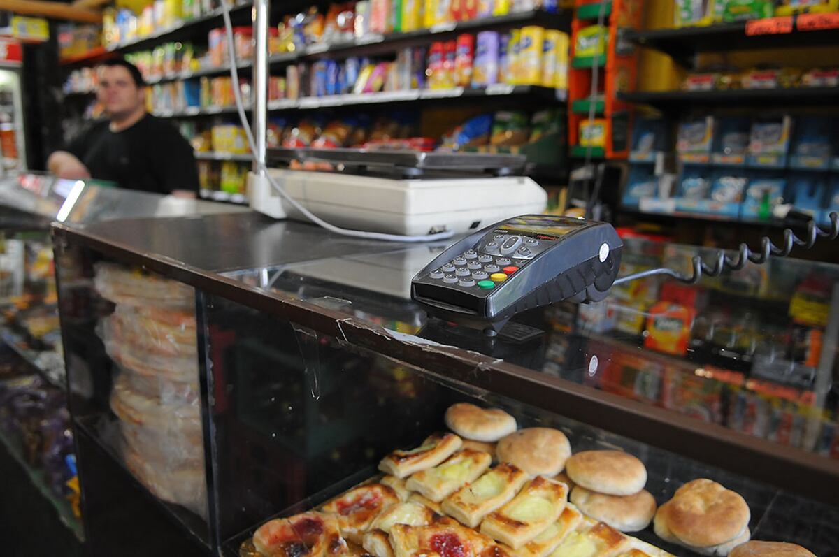 Los almaceneros coinciden en que "no hay plata en la calle". (La Voz) 