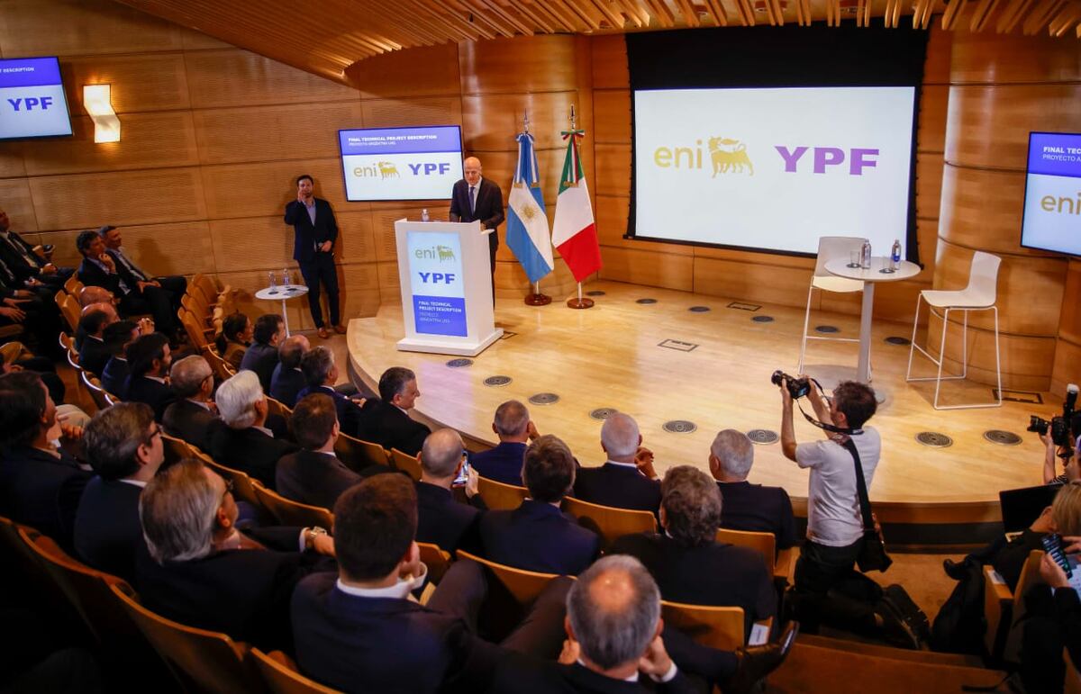 El CEO de YPF, Horacio Marín, junto a su par de ENI, Claudio Descalzi