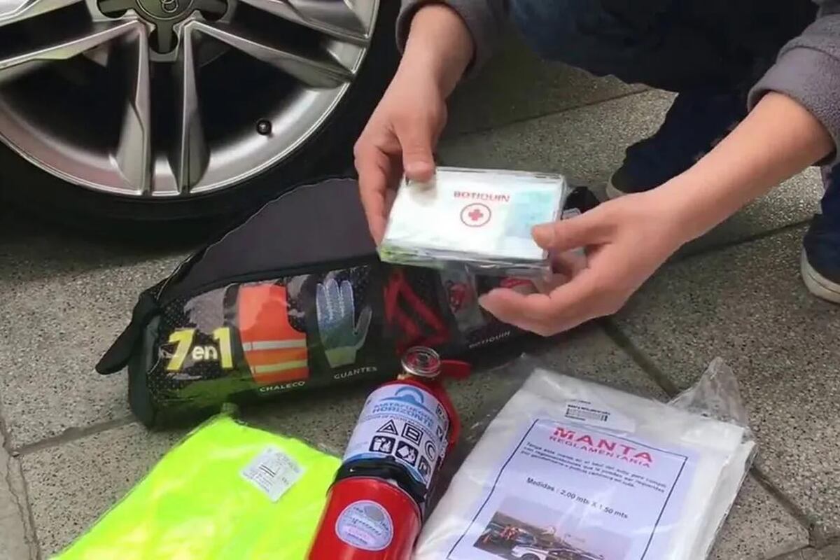 El kit de matafuego con los elementos de primeros auxilios es una exigencia de la Ley Nacional de Tránsito.