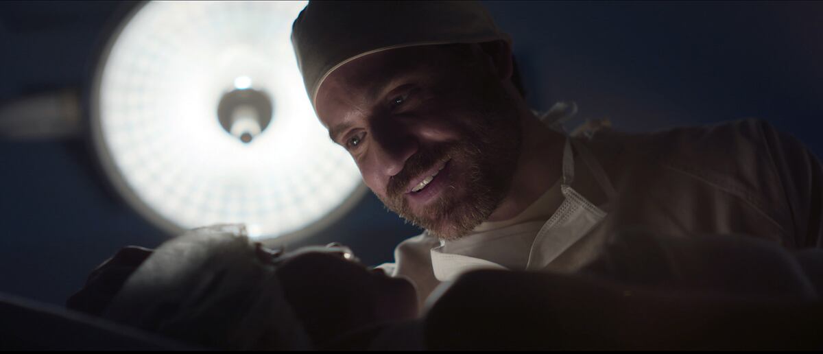 DR. DEATH - Edgar Ramírez interpreta a Paolo Macchiarini (Foto: Peacock)