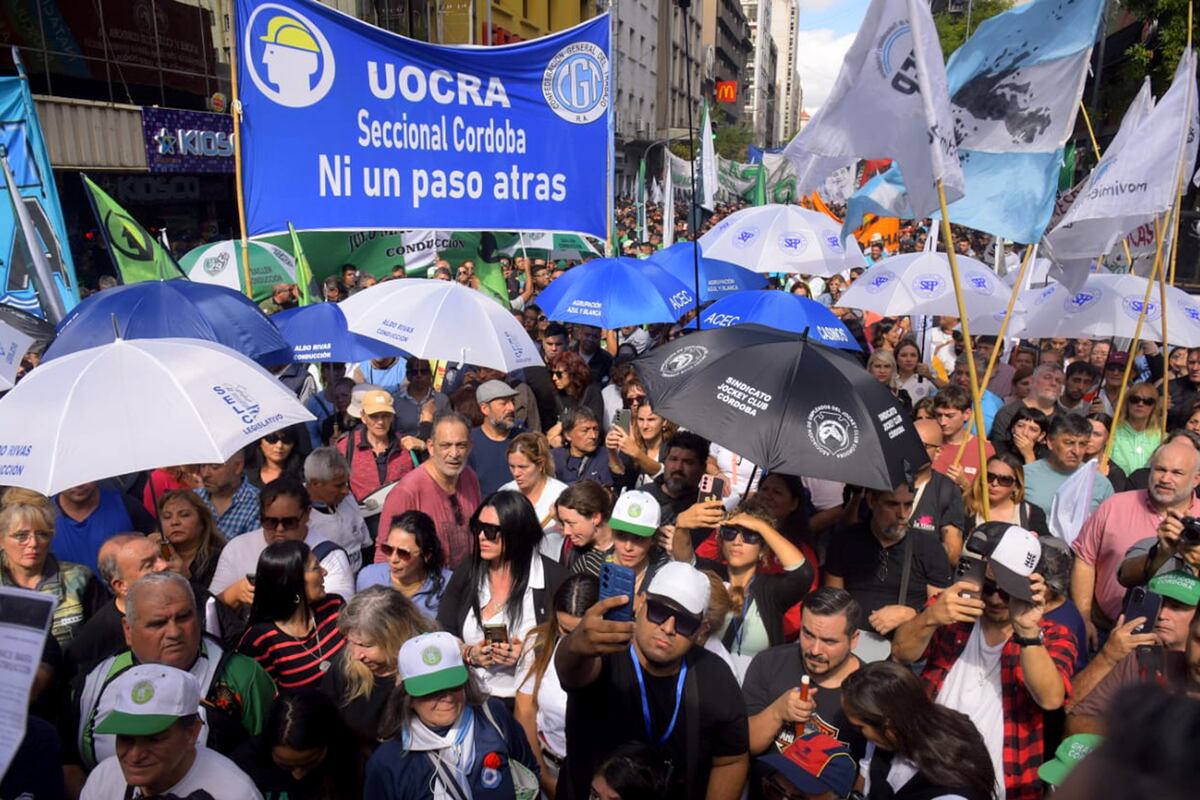 Protesta en Córdoba. Sindicatos se movilizan en Colón y General Paz. (José Gabriel Hernández / La Voz)
