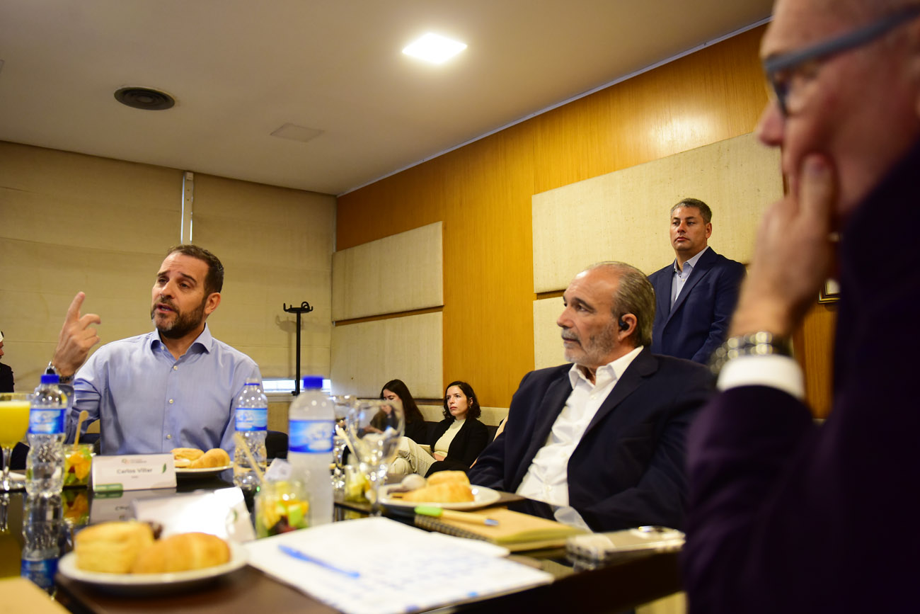 Diálogos con impacto. Desayuno de trabajo organizado por Hins y La Voz, con la presencia de empresarios y del ministro Fabián López. (Nicolás Bravo / La Voz)