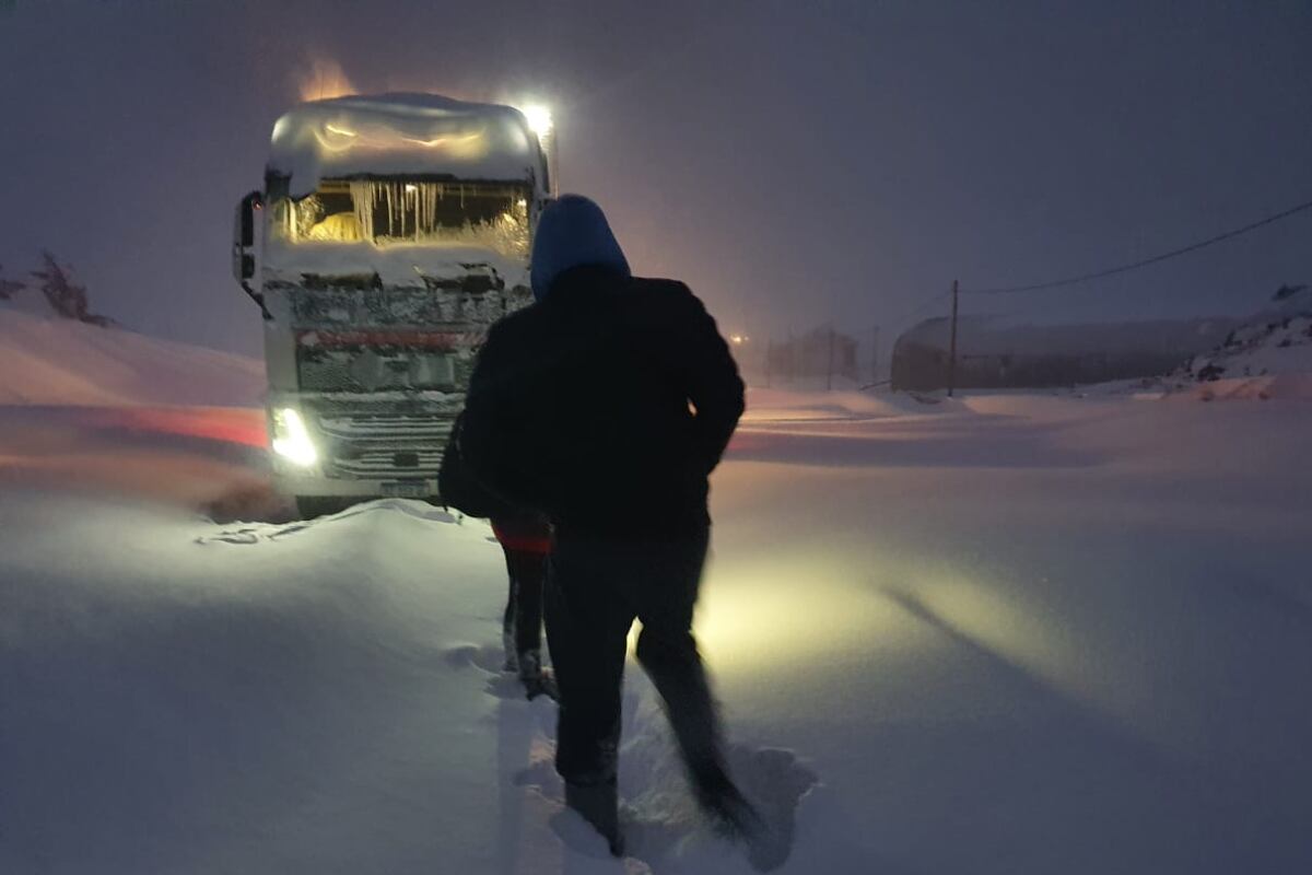 Varados en Alta Montaña y aislados por 36 horas: así fue el reparto de comida y los traslados por postas