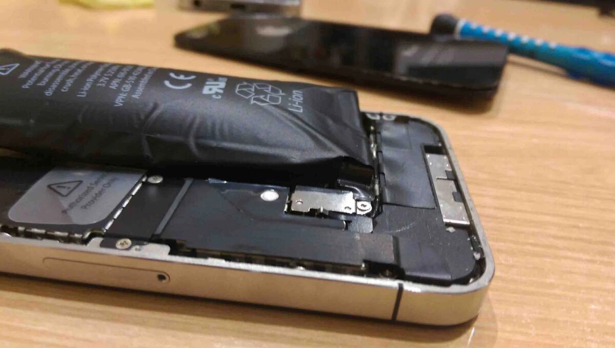 Por qué se hincha la batería del celular: causas, riesgos y cómo prevenir daños graves