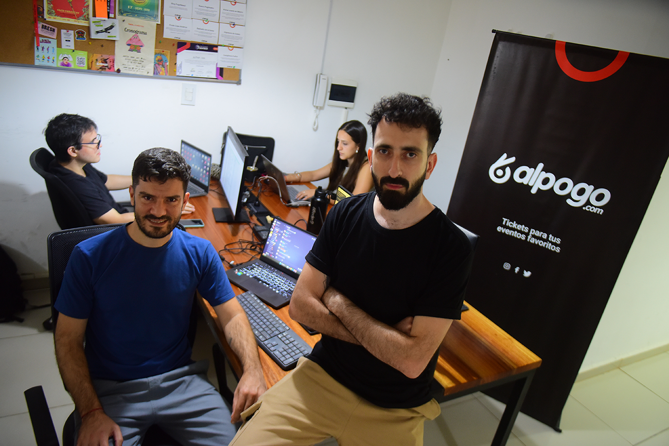 DIGITALIZACIÓN. "La electrónica fue pionera en la adopción de sistemas de digitalización de entradas. Hoy es un proceso transversal que involucra incluso al cuarteto. Aquí en Córdoba tienen presencia, además de ticketeras internacionales, otras nacidas localmente", describen los emprendedores. (José Gabriel Hernández / La Voz)