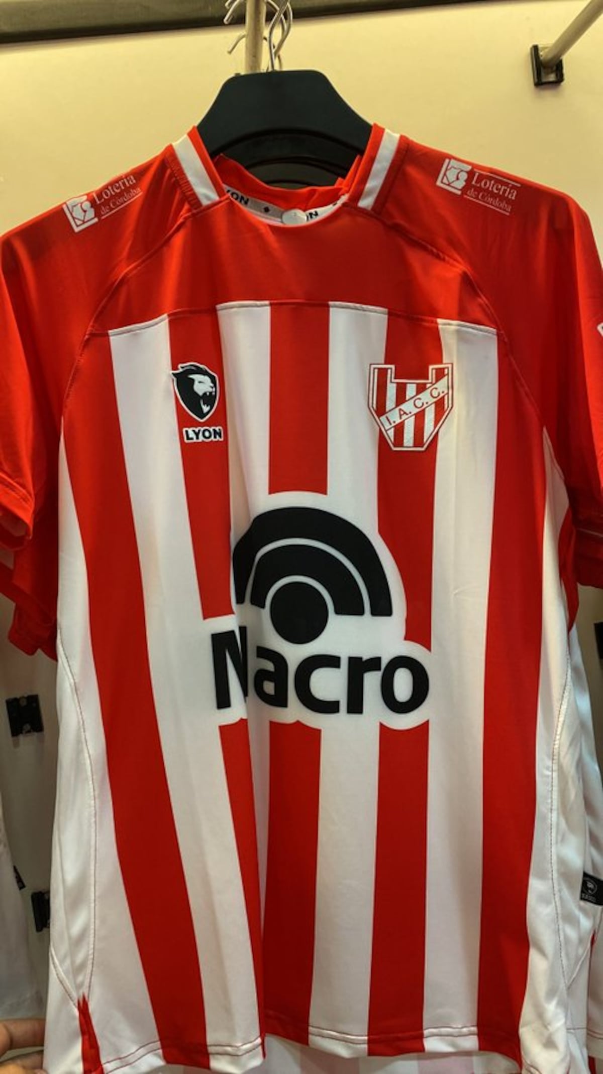 La camiseta de la Gloria, fabricada por la firme Sport Lyon. (Gentileza).