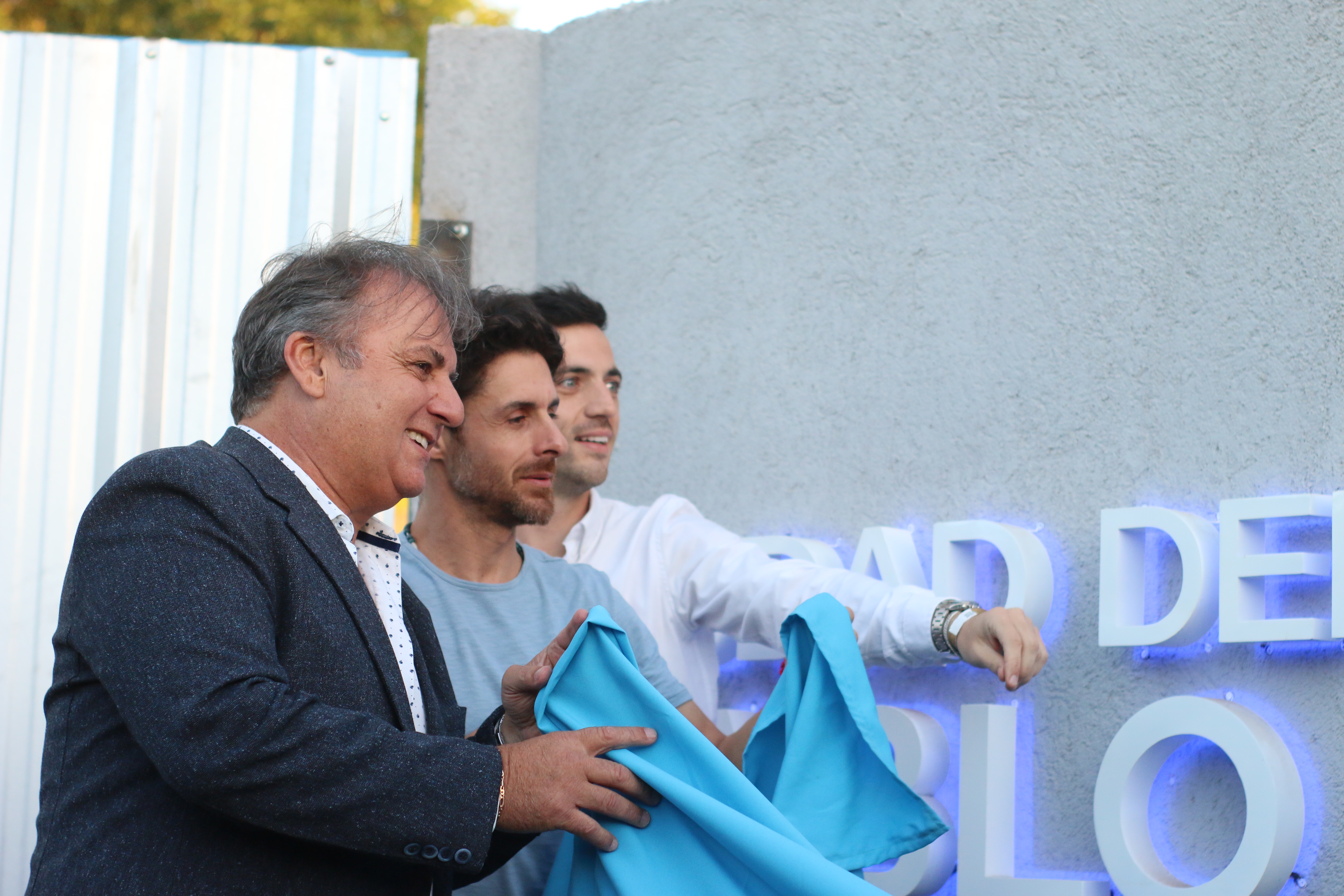 Pablo Aimar en el homenaje que le realizaron en Río Cuarto. (Prensa Estudiantes).