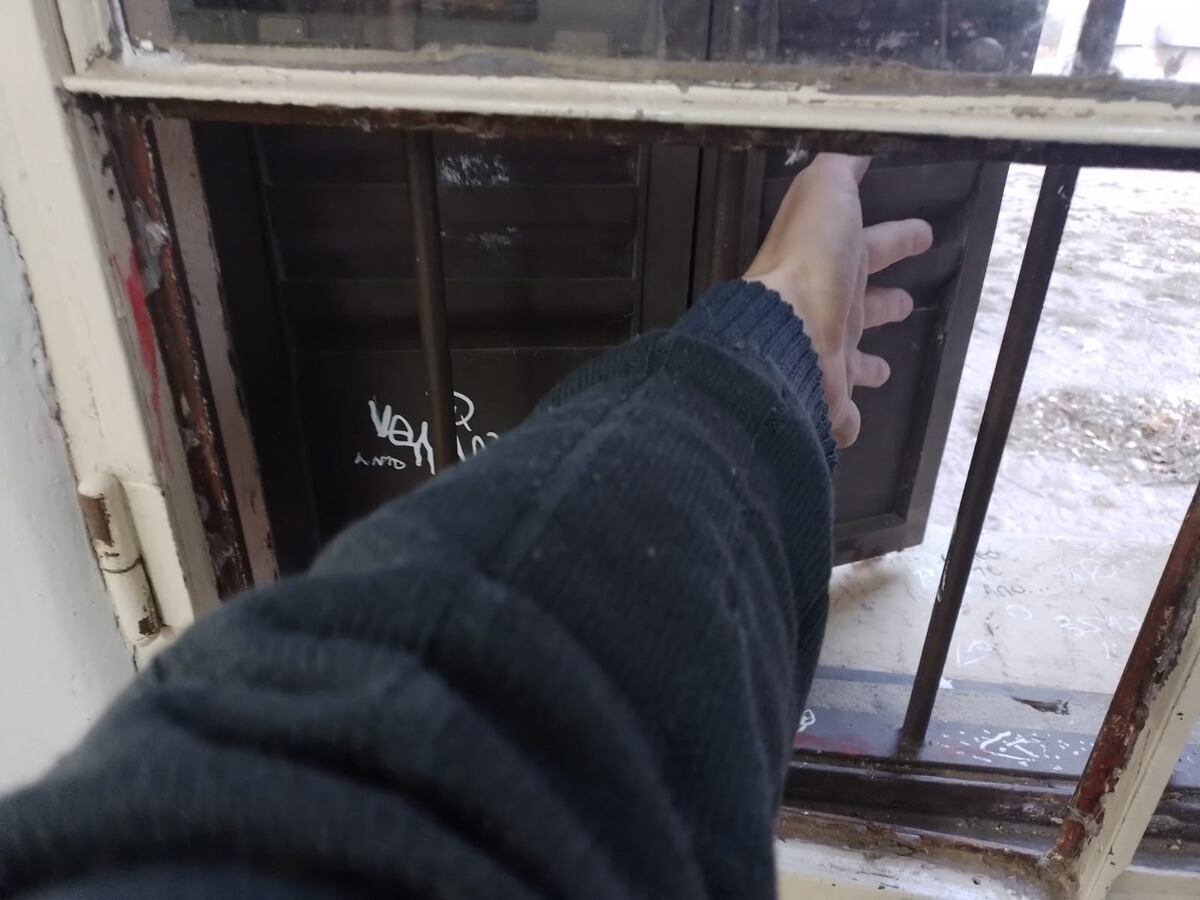 Los docentes reclaman roturas de vidrios en las ventanas de las aulas. Foto gentileza