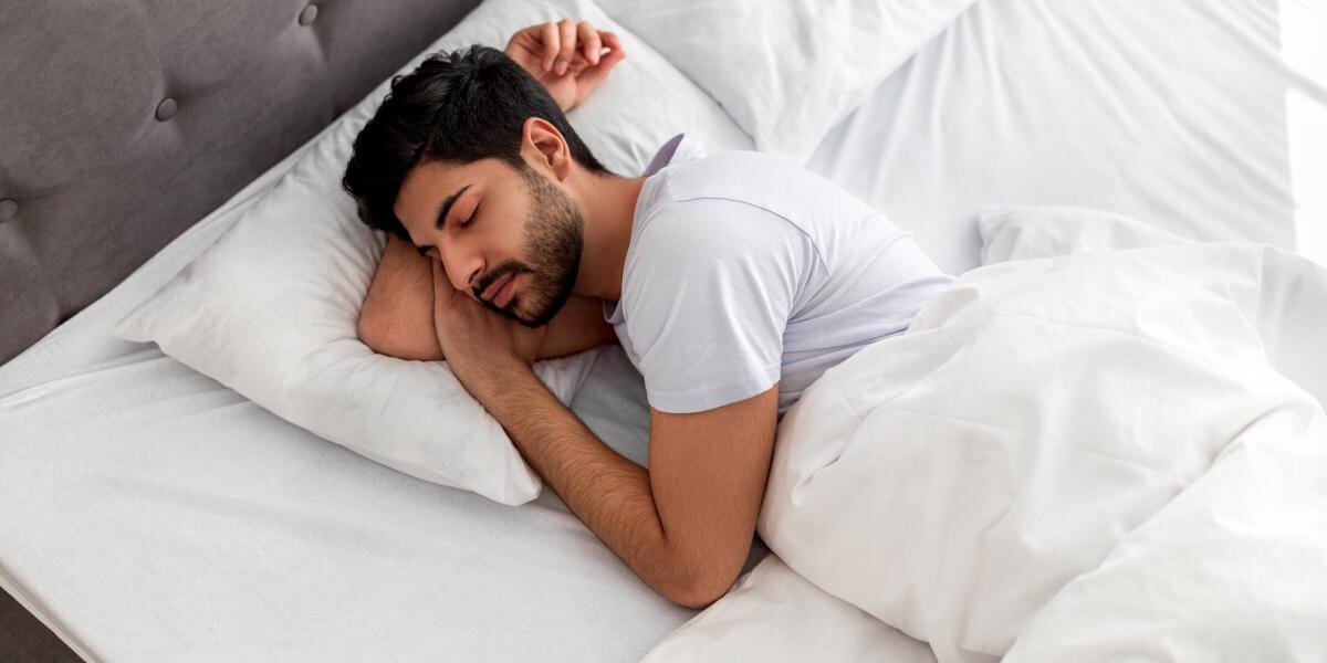 Un estudio reveló que la calidad del sueño, la edad y hasta la costumbre de soñar despierto influyen en la capacidad de recordar lo que soñamos al despertar.
