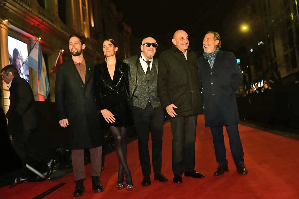 Figuras del cine y de la cultura nacional pasaron por la alfombra roja de los Premios Sur en el Teatro del Libertador (Javier Ferreyra / La Voz)