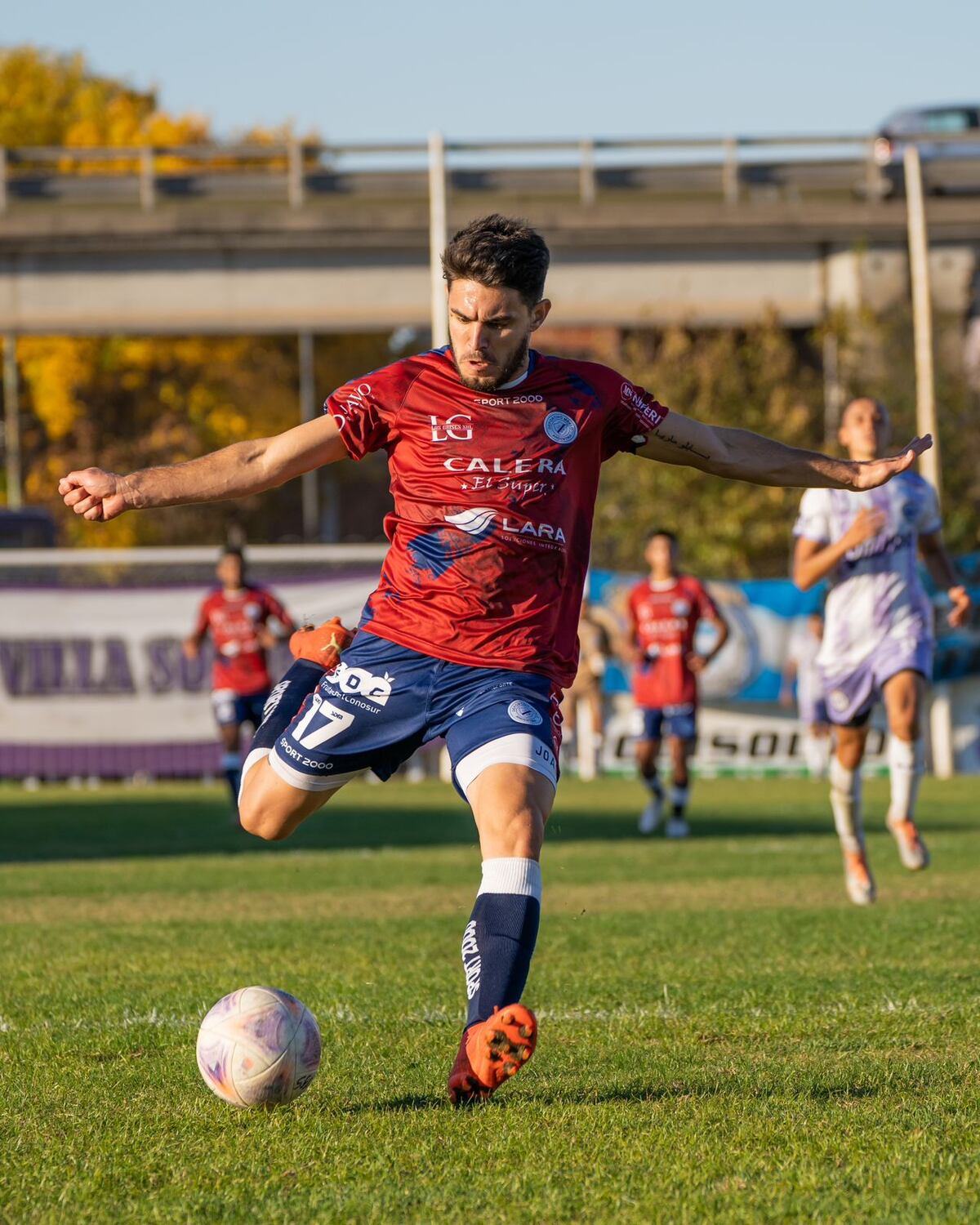 Pablo Soda y su vuelta al fútbol en Deportivo Merlo, tras un año.
(Fotos gentileza Santiago Hermida / @sh.hermida)