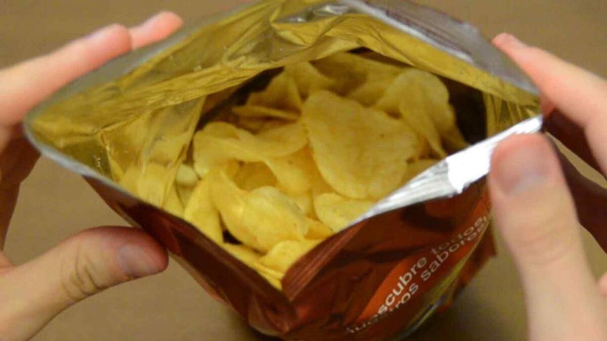 Lo que todos queremos saber: ¿por qué los paquetes de papas fritas vienen llenos de aire?