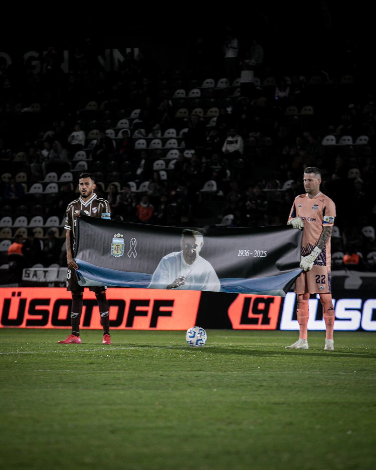 Homenaje a Francisco en Platense - Talleres. (Prensa Platense).