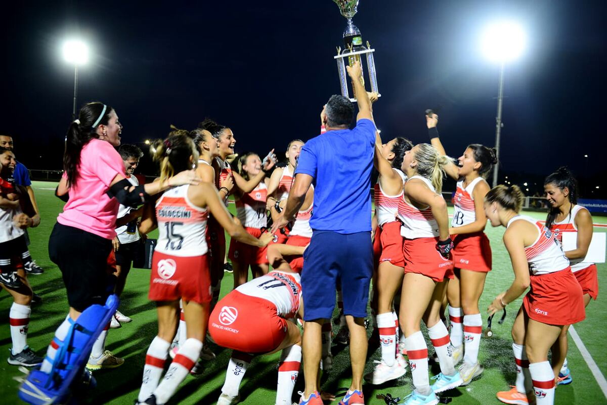 Universitario derrotó 1-0 a Jockey Club y se coronó campeón del Torneo Oficial Damas A. (José Gabriel Hernández / La Voz)